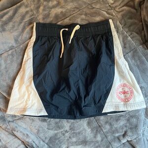 New Medium Nike Sportswear Heritage skirt